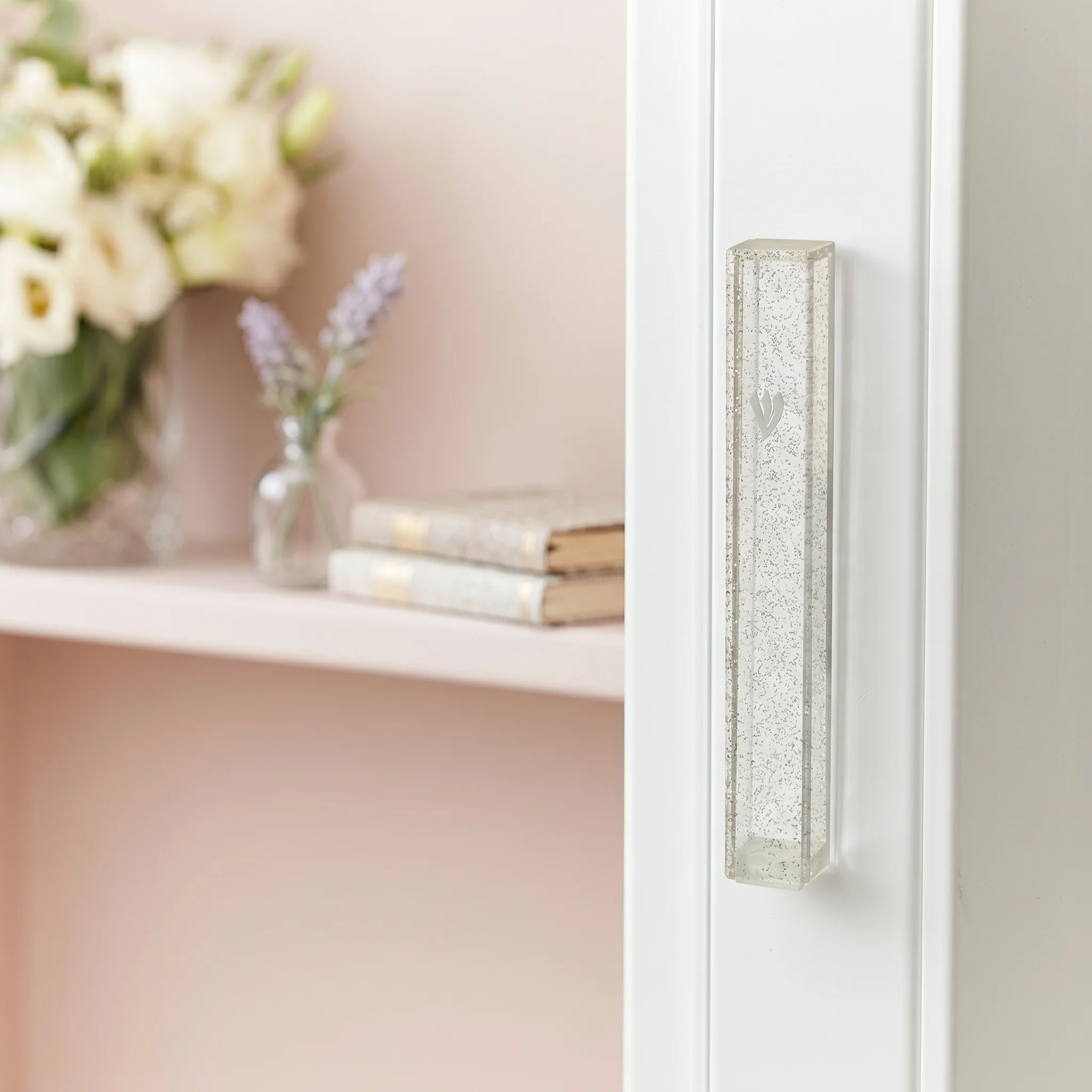 Plastic Mezuzah 10 cm Dotted Slv with Rubber Cork and Letter Shin - Silver